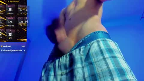 Snapshot of zackcum_ chatting on February 19, 8:01 am for you Zack online show from February 19, 8:01 am