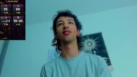 Snapshot of zackcum_ chatting on March 2, 11:18 am for you Zack online show from March 2, 11:18 am