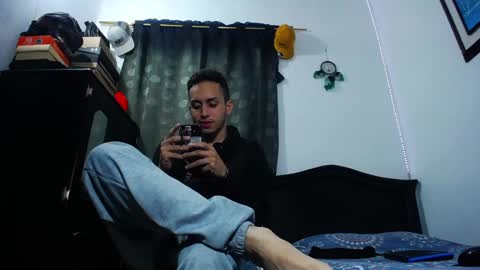 Snapshot of zackdriussyx chatting on February 9, 4:57 am zackdriussyx online show from February 9, 4:57 am