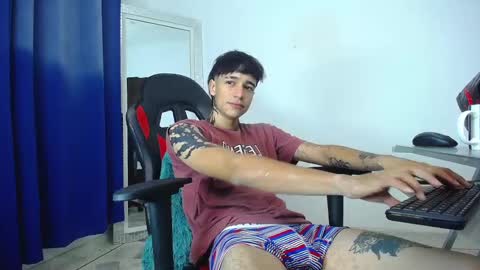 Snapshot of zacktk7 chatting on December 3, 2:25 am zack online show from December 3, 2:25 am