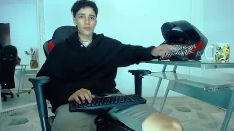 Snapshot of zacktk7 chatting on December 4, 11:13 pm zack online show from December 4, 11:13 pm