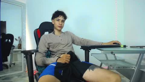 Snapshot of zacktk7 chatting on December 5, 11:18 pm zack online show from December 5, 11:18 pm