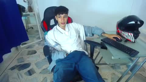 Snapshot of zacktk7 chatting on December 6, 11:25 pm zack online show from December 6, 11:25 pm