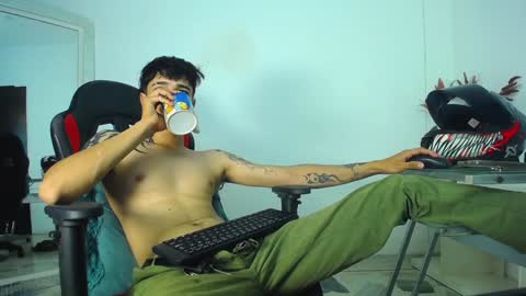 Snapshot of zacktk7 chatting on December 9, 11:45 pm zack online show from December 9, 11:45 pm