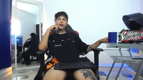 Snapshot of zacktk7 chatting on December 13, 11:50 pm zack online show from December 13, 11:50 pm