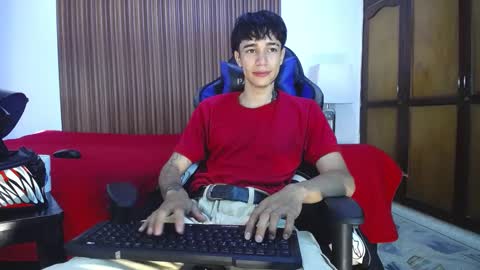 Snapshot of zacktk7 chatting on December 14, 2:53 pm zack online show from December 14, 2:53 pm