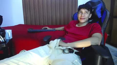 Snapshot of zacktk7 chatting on December 14, 5:58 pm zack online show from December 14, 5:58 pm