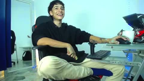 Snapshot of zacktk7 chatting on December 16, 11:50 pm zack online show from December 16, 11:50 pm