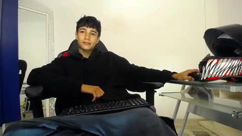 Snapshot of zacktk7 chatting on December 19, 11:14 pm zack online show from December 19, 11:14 pm