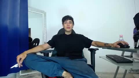 Snapshot of zacktk7 chatting on December 20, 2:19 am zack online show from December 20, 2:19 am