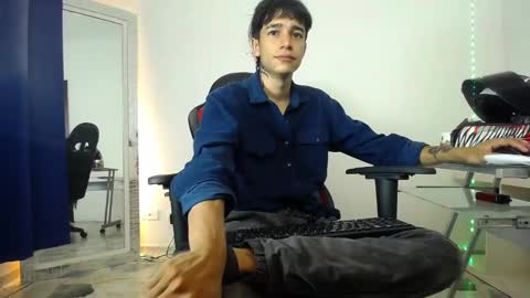 Snapshot of zacktk7 chatting on December 21, 12:09 am zack online show from December 21, 12:09 am