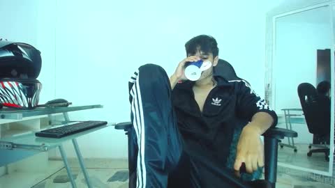 Snapshot of zacktk7 chatting on December 24, 9:11 pm zack online show from December 24, 9:11 pm