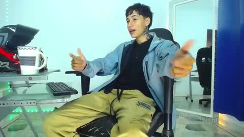 Snapshot of zacktk7 chatting on December 30, 11:17 pm zack online show from December 30, 11:17 pm