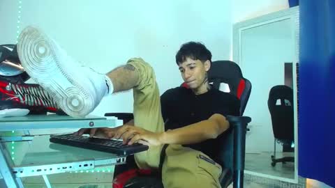 Snapshot of zacktk7 chatting on December 31, 2:19 am zack online show from December 31, 2:19 am