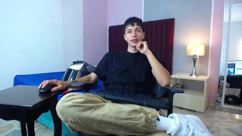 Snapshot of zacktk7 chatting on December 31, 2:25 pm zack online show from December 31, 2:25 pm