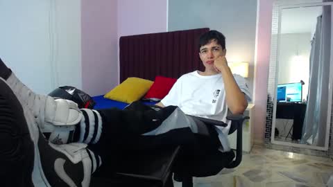 Snapshot of zacktk7 chatting on January 2, 1:27 am zack online show from January 2, 1:27 am