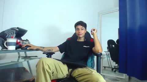 Snapshot of zacktk7 chatting on January 8, 12:28 am zack online show from January 8, 12:28 am