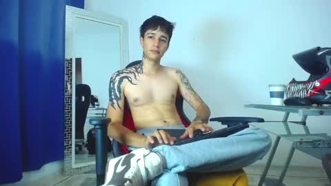 Snapshot of zacktk7 chatting on January 10, 11:39 pm zack online show from January 10, 11:39 pm