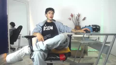 Snapshot of zacktk7 chatting on January 18, 1:29 pm zack online show from January 18, 1:29 pm