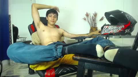 Snapshot of zacktk7 chatting on January 22, 12:06 am zack online show from January 22, 12:06 am