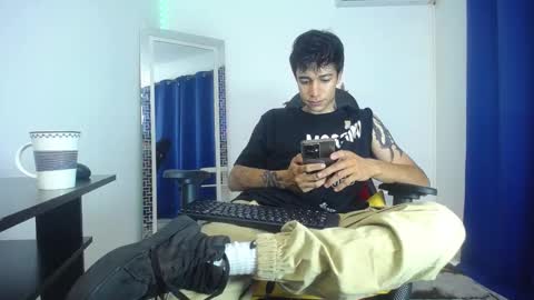 Snapshot of zacktk7 chatting on January 31, 8:43 pm zack online show from January 31, 8:43 pm