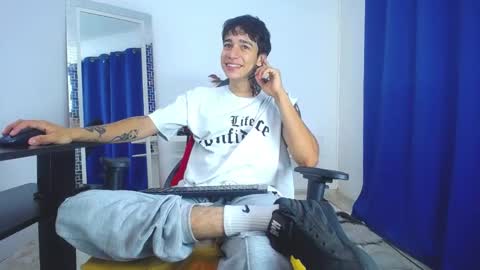 Snapshot of zacktk7 chatting on February 1, 2:02 pm zack online show from February 1, 2:02 pm