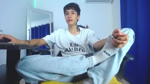 Snapshot of zacktk7 chatting on February 1, 5:05 pm zack online show from February 1, 5:05 pm