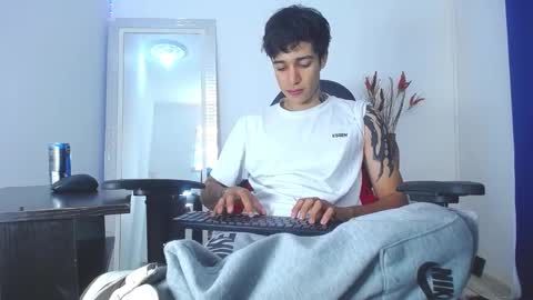 Snapshot of zacktk7 chatting on February 4, 7:44 pm zack online show from February 4, 7:44 pm