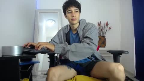 Snapshot of zacktk7 chatting on February 6, 8:13 pm zack online show from February 6, 8:13 pm