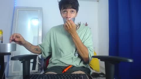 Snapshot of zacktk7 chatting on February 8, 12:28 am zack online show from February 8, 12:28 am