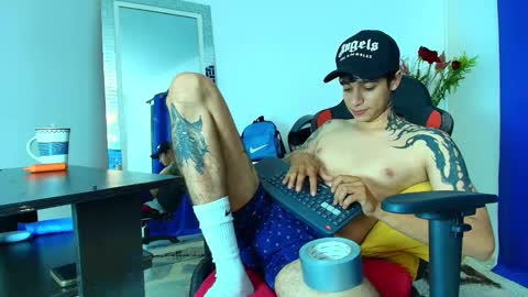 Snapshot of zacktk7 chatting on February 11, 11:54 pm zack online show from February 11, 11:54 pm