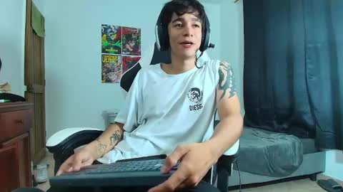 Snapshot of zacktk7 chatting on February 12, 7:23 am zack online show from February 12, 7:23 am