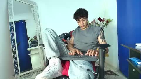 Snapshot of zacktk7 chatting on February 12, 8:29 pm zack online show from February 12, 8:29 pm