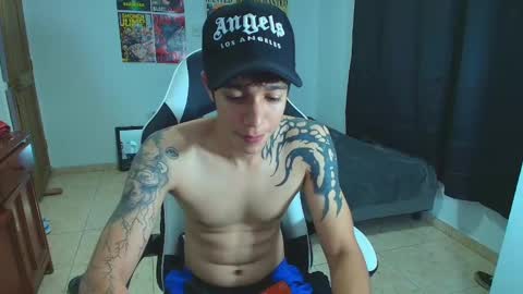 Snapshot of zacktk7 chatting on February 16, 10:43 pm zack online show from February 16, 10:43 pm