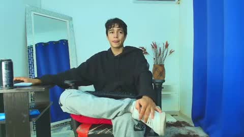 Snapshot of zacktk7 chatting on February 18, 8:14 pm zack online show from February 18, 8:14 pm