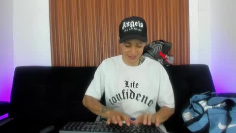 Snapshot of zacktk7 chatting on February 20, 8:58 pm zack online show from February 20, 8:58 pm