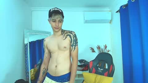 Snapshot of zacktk7 chatting on February 21, 11:43 pm zack online show from February 21, 11:43 pm