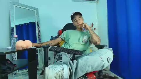 Snapshot of zacktk7 chatting on February 24, 9:09 pm zack online show from February 24, 9:09 pm