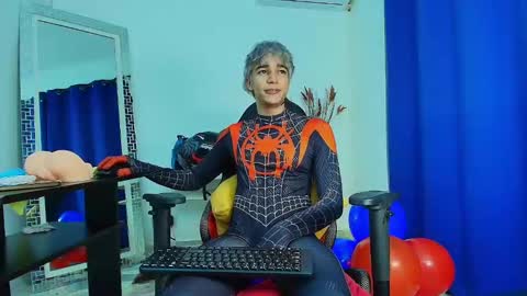 Snapshot of zacktk7 chatting on February 25, 12:36 am zack online show from February 25, 12:36 am