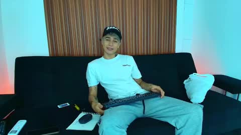 Snapshot of zacktk7 chatting on February 25, 8:09 pm zack online show from February 25, 8:09 pm