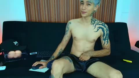 Snapshot of zacktk7 chatting on February 25, 11:33 pm zack online show from February 25, 11:33 pm