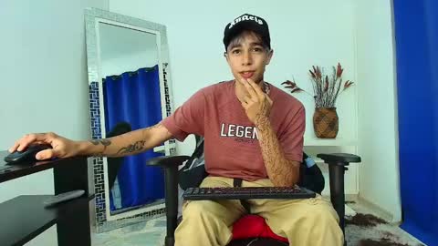 Snapshot of zacktk7 chatting on February 27, 11:26 pm zack online show from February 27, 11:26 pm