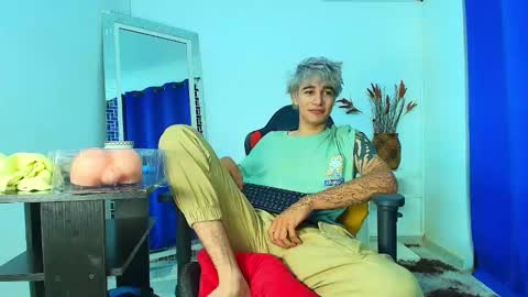 Snapshot of zacktk7 chatting on February 28, 11:34 pm zack online show from February 28, 11:34 pm