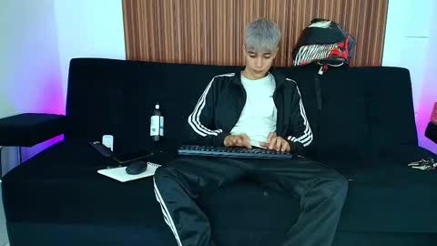 Snapshot of zacktk7 chatting on March 7, 11:05 pm zack online show from March 7, 11:05 pm