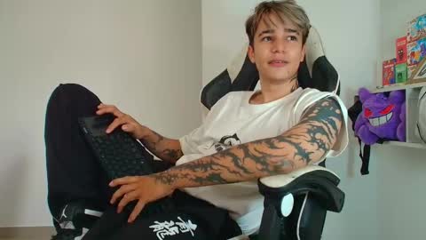 Snapshot of zacktk7 chatting on February 3, 8:25 pm zack online show from February 3, 8:25 pm