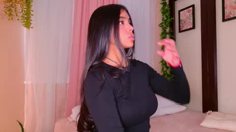 Snapshot of zafiiro_bluee2 chatting on November 23, 6:08 pm online show from November 23, 6:08 pm