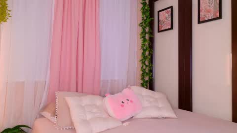 Snapshot of zafiiro_bluee2 chatting on December 2, 2:06 am online show from December 2, 2:06 am