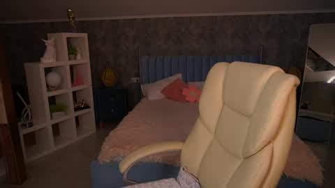 Zafiramoonn online show from April 23, 12:15 pm