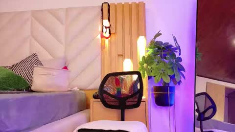 Snapshot of zafiro_gem_ chatting on September 22, 6:43 pm Karina online show from September 22, 6:43 pm