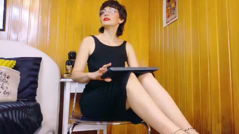 Snapshot of zafiro_gem_ chatting on October 28, 7:27 pm Karina online show from October 28, 7:27 pm